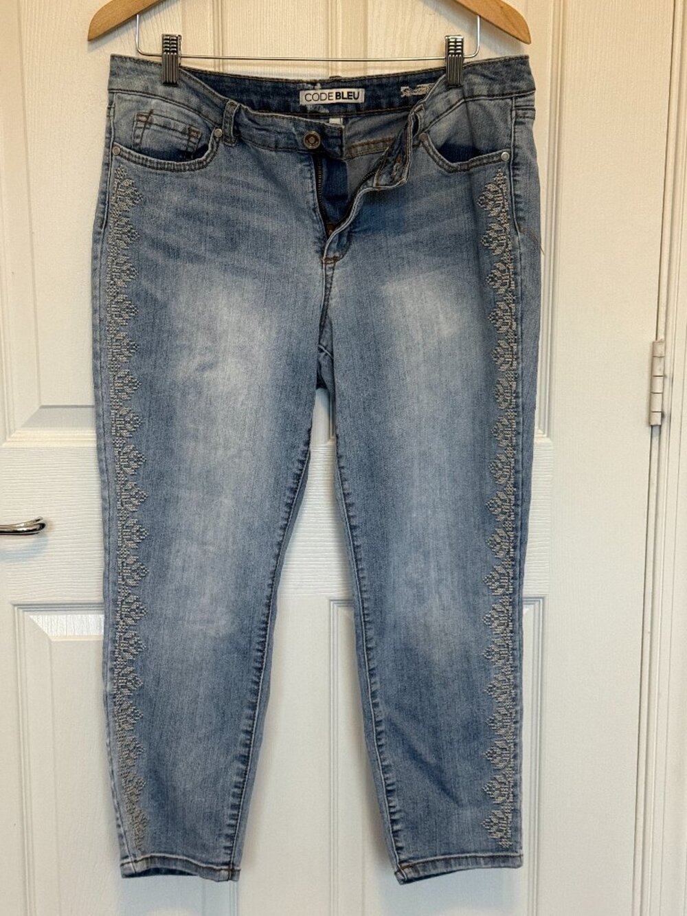 Code Bleu Embroidered Side Detail Jeans – Size 12